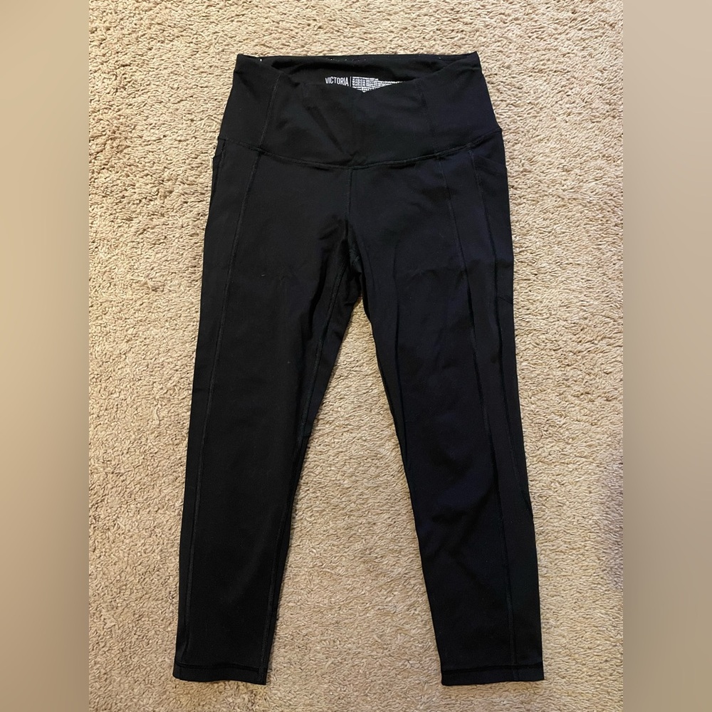 Victoria Secret Sport Knockout Capri Leggings Women Black size Small